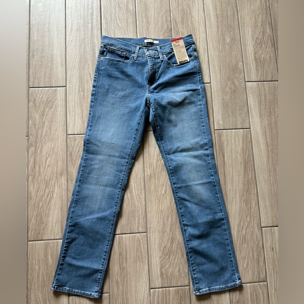 NEW LEVI'S LADIES' 314 SHAPING STRAIGHT
JEAN size 29